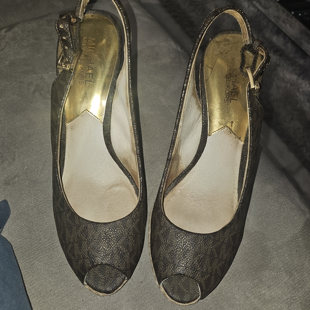Michael kors wedges size 8